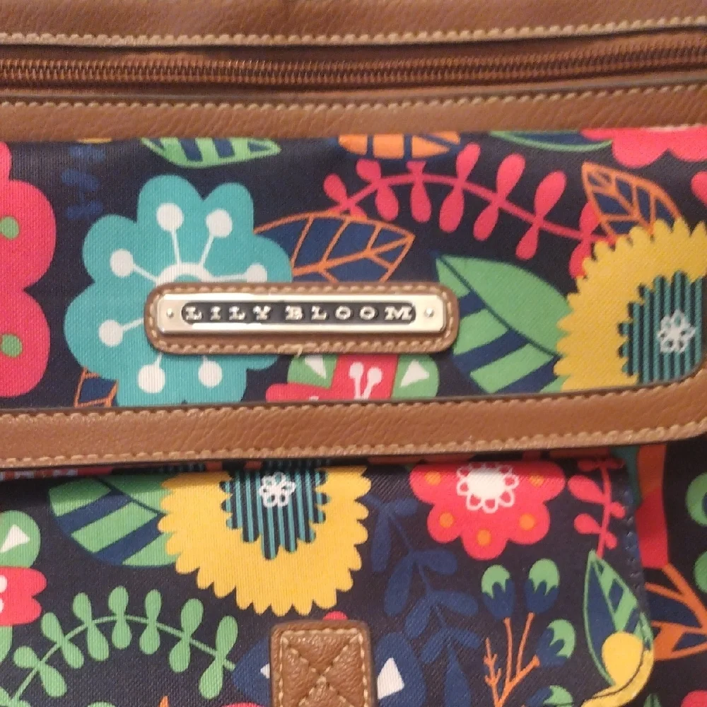 Lily Bloom Vibrant Crossbody Bag with Playful Floral Design